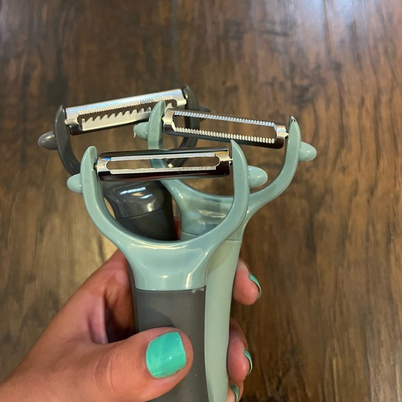 Vegetable and Fruit Peelers - Picture 4 of 4